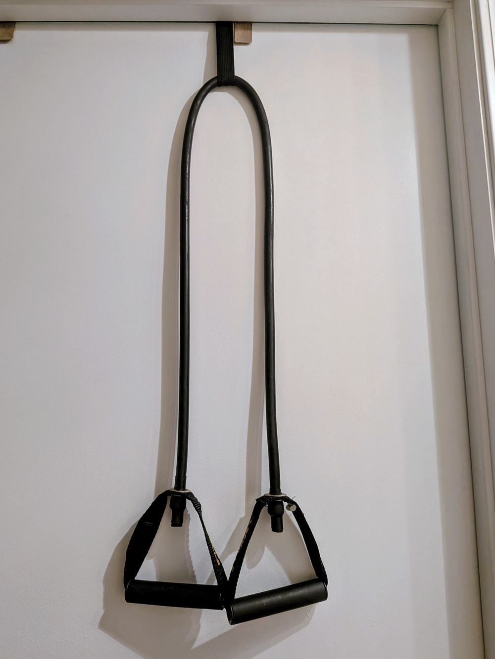 LES MILLS HEAVY RESISTANCE TUBE WITH DOOR ANCHOR -  BLACK -  EXCELLENT CONDITION